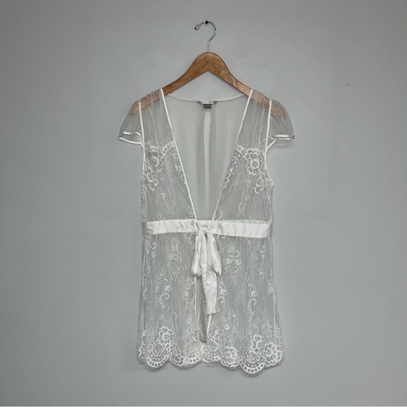 Victoria’s Secret Robe Size Medium White Lace Mesh Flutter Cap Sleeve Open Satin - Picture 2 of 8